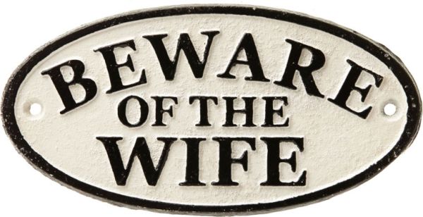 Schild Beware Of The Wife, Gusseisen